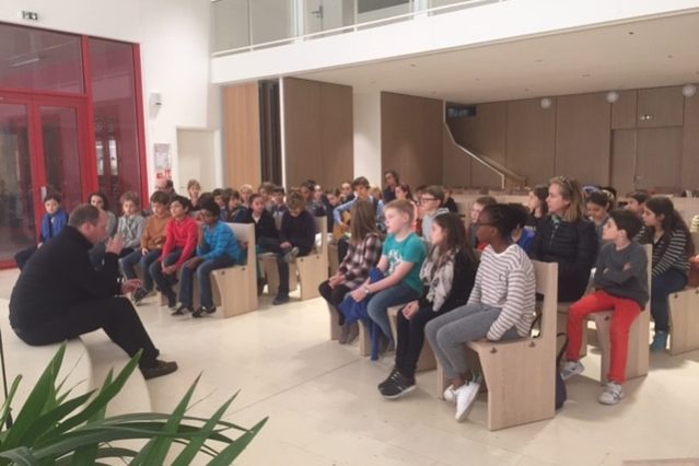 Catéchisme CM2 dans la chapelle de la maison Ozanam