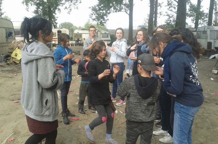 Jeu avec enfants roms