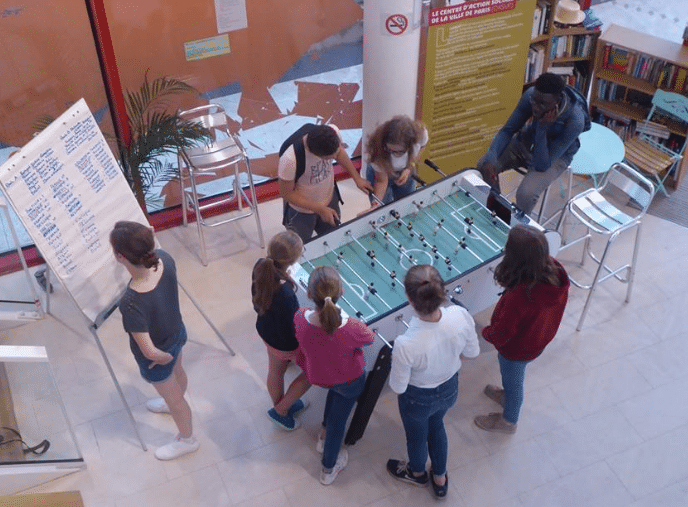 Jeunes babyfoot Jeunes autour du babyfoot
