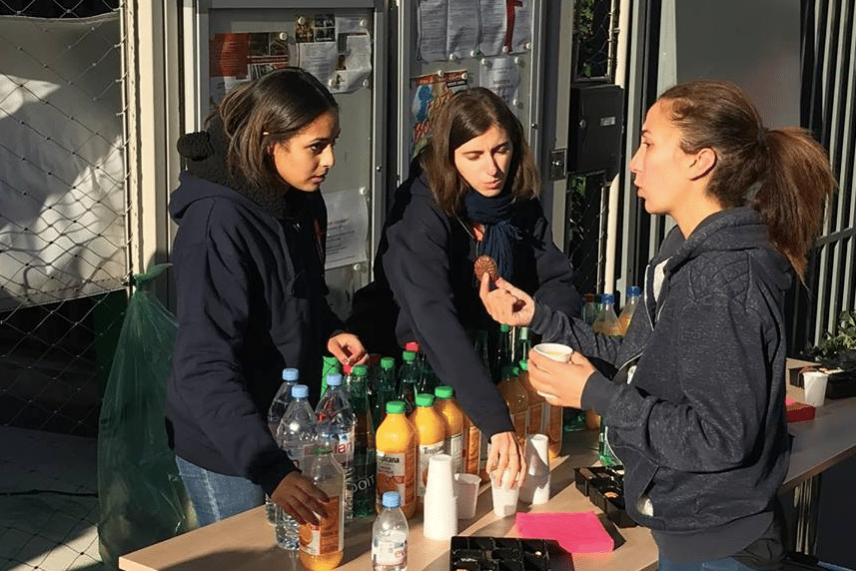 Jeunes Cepije au ravitaillement Foulées