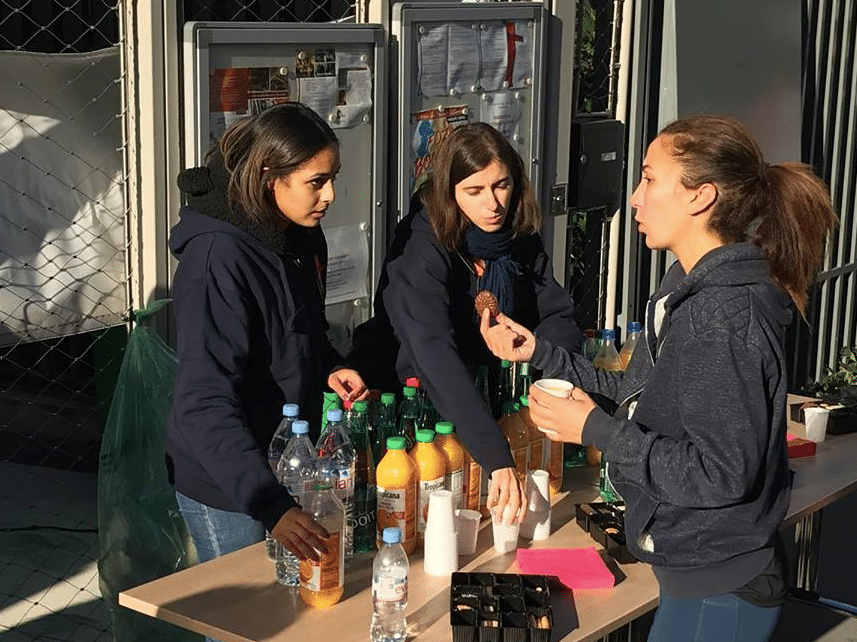 Jeunes Cepije au ravitaillement Foulées