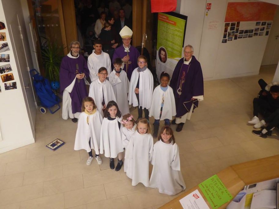 Prêtres et servants de messe