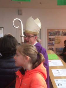 A la sortie de la messe