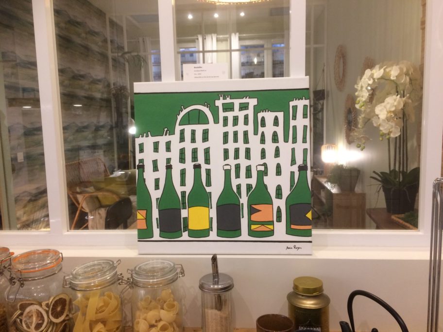 Un tableau dans l'un des appartements