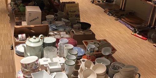 Brocante solidaire Etalage brocante
